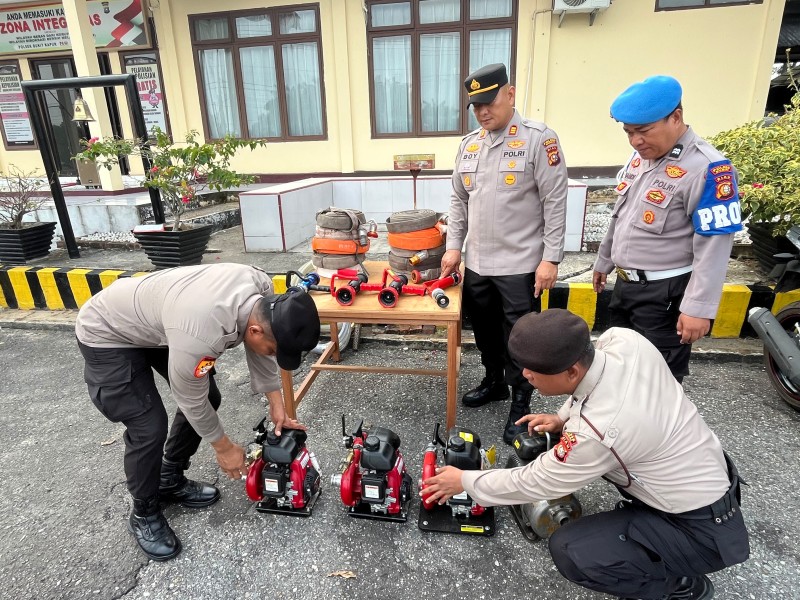 Kapolsek Bukit Kapur Cek Kendaraan Dinas dan Peralatan Karhutla, Pastikan Seluruh Personel Siap Hadapi Ancaman Kebakaran Hutan dan Lahan