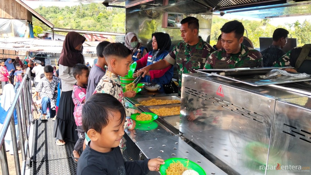 TNI Dirikan Dapur Umum di Timang Gajah, Bantu Pengungsi Terdampak Bencana