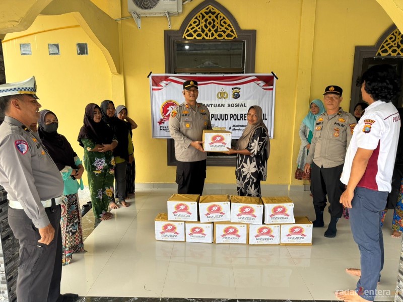 Polsek Pujud Salurkan Bantuan Sembako untuk Warga Kurang Mampu Sambut HUT Bhayangkara ke-79
