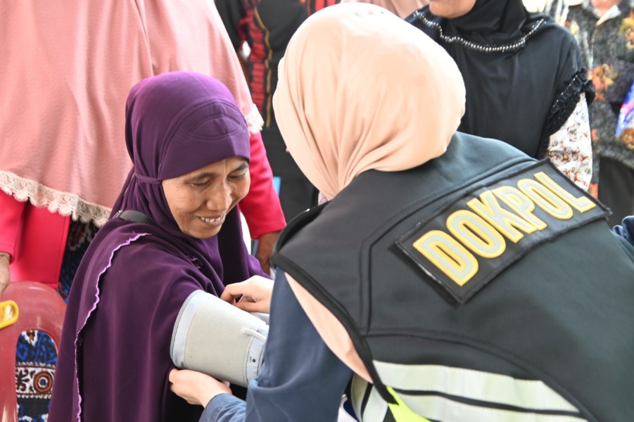 Malaria Ancam Pesisir Sinaboi, Ekspedisi Merah Putih Presisi Polda Riau Berikan Layanan Kesehatan Gratis dan Upaya Pencegahan