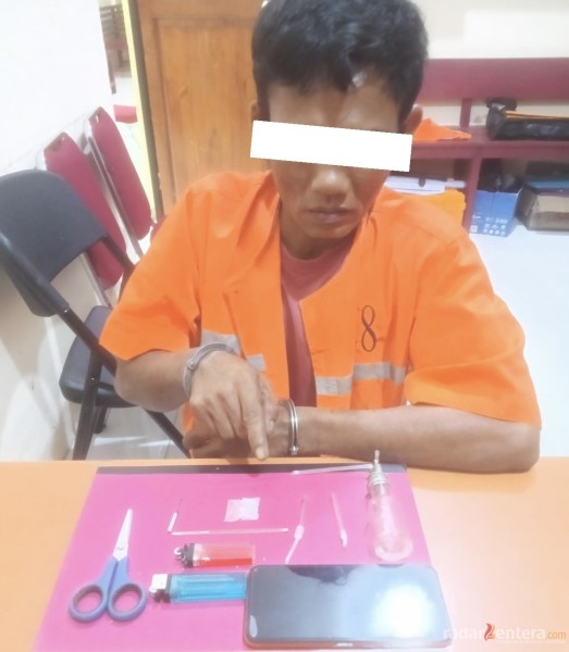 Digerebek Tengah Malam di Rumah Kosong, Pengguna Sabu di Siak Kecil Tak Berkutik Saat Polisi Temukan Bong dan Paket Sabu