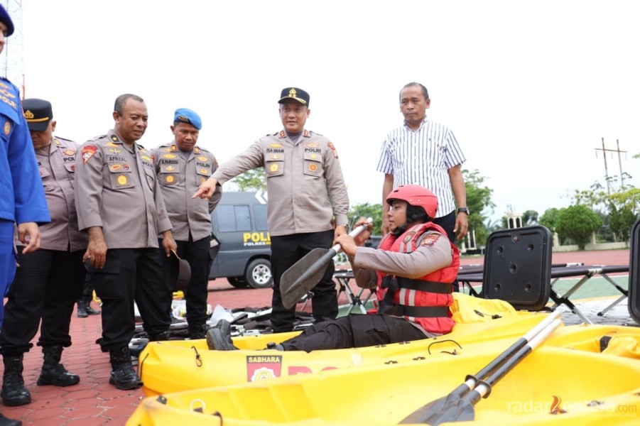 Kapolres Rohil Cek Kesiapan Peralatan Taktis Hadapi Potensi Bencana Banjir