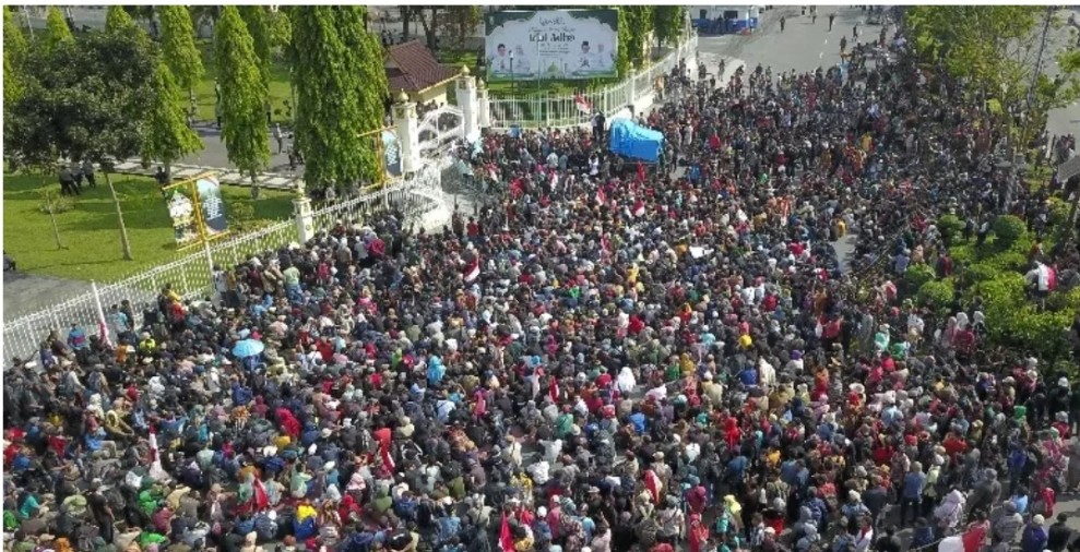 Ribuan Warga TNTN Pelalawan Geruduk Kantor Gubernur Riau, Tuntut Dialog ke Presiden