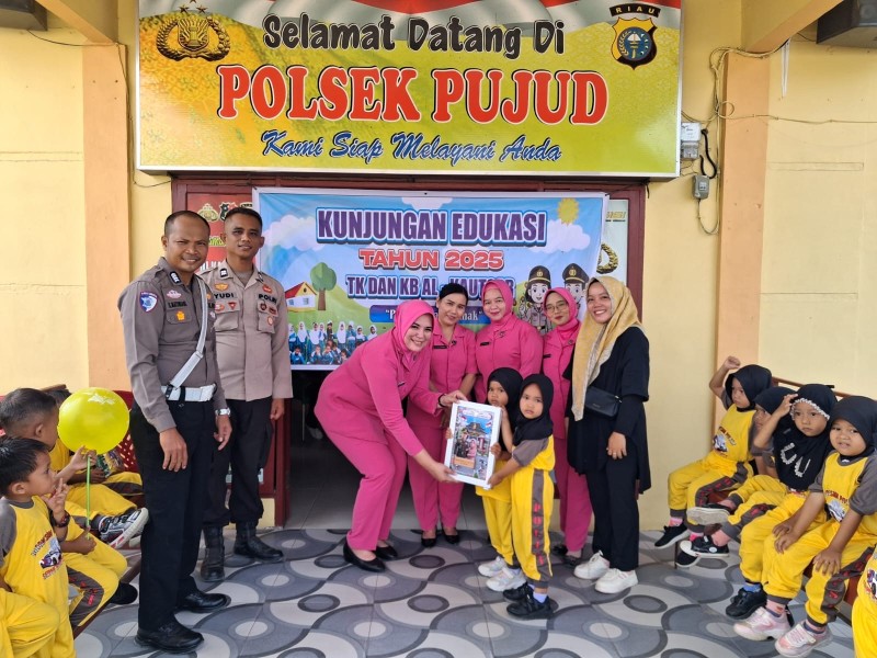 Polsek Pujud Terima Kunjungan TK dan KB Al-Kautsar, Anak-anak Diedukasi Tertib Lalu Lintas Sejak Dini