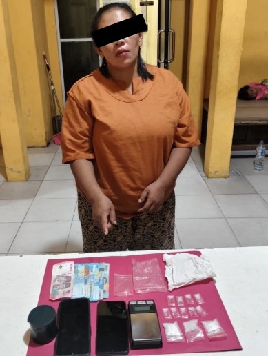 Wanita Diduga Edarkan Narkotika di Kampar Ditangkap, Polisi Sita 14,20 Gram Barang Bukti dan Buru Dua DPO