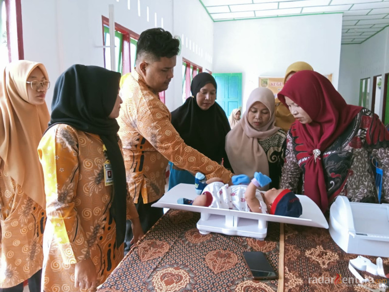 Kepenghuluan Pasir Putih Barat Gelar Sosialisasi Kesehatan Bagi Kader Posyandu