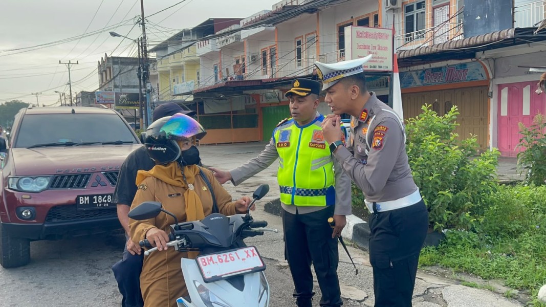 Kapolres Bengkalis Turun Langsung Pantau Strong Point Pagi, Pastikan Lalu Lintas Lancar