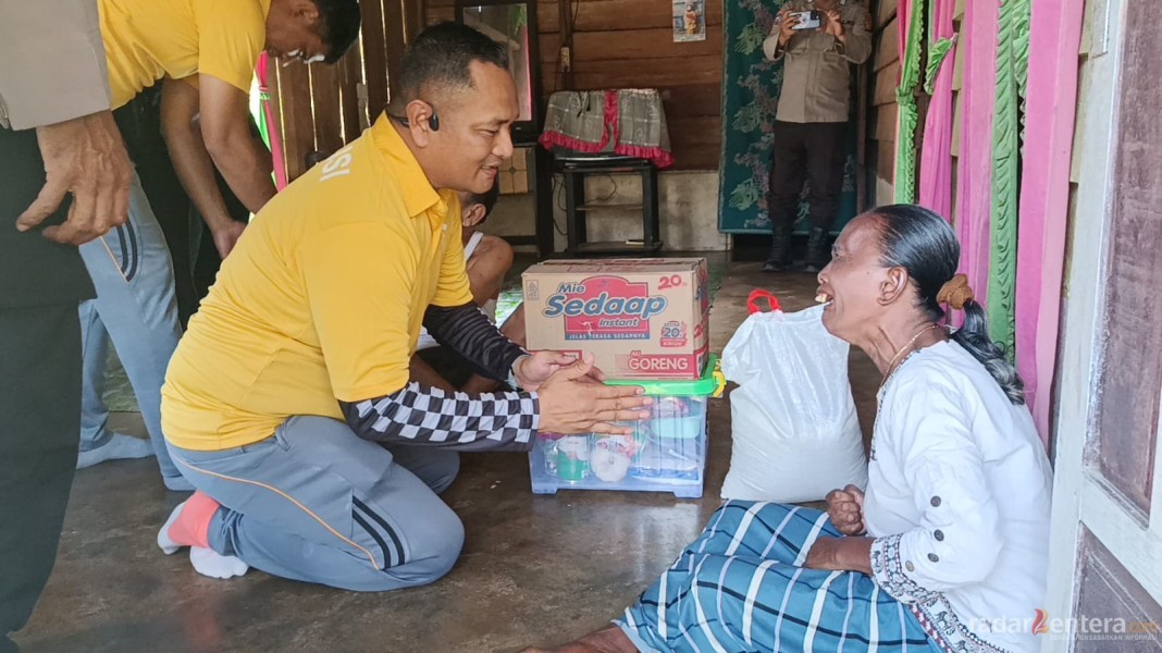 Polsek Pujud Gelar Jumat Berkah, Bagikan Bantuan Sosial untuk Warga Kurang Mampu